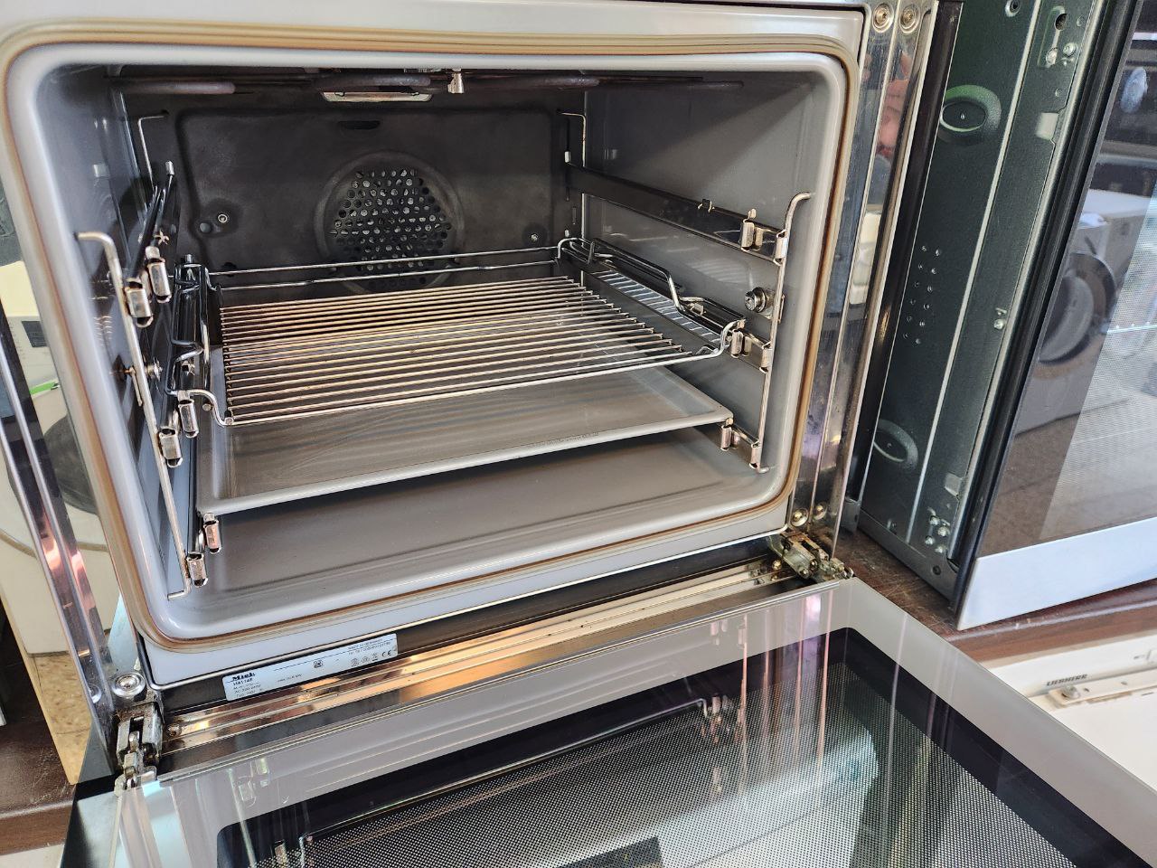 Miele E-Herd mit Ceranfeld