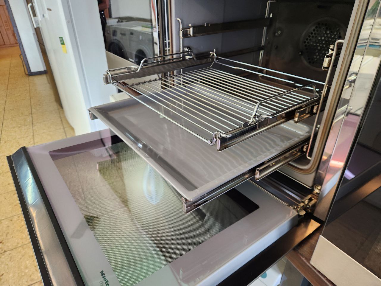 Miele E-Herd mit Ceranfeld