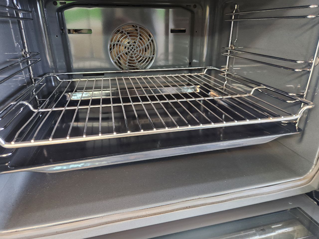 Neff autarker Backofen. Slide & Hide