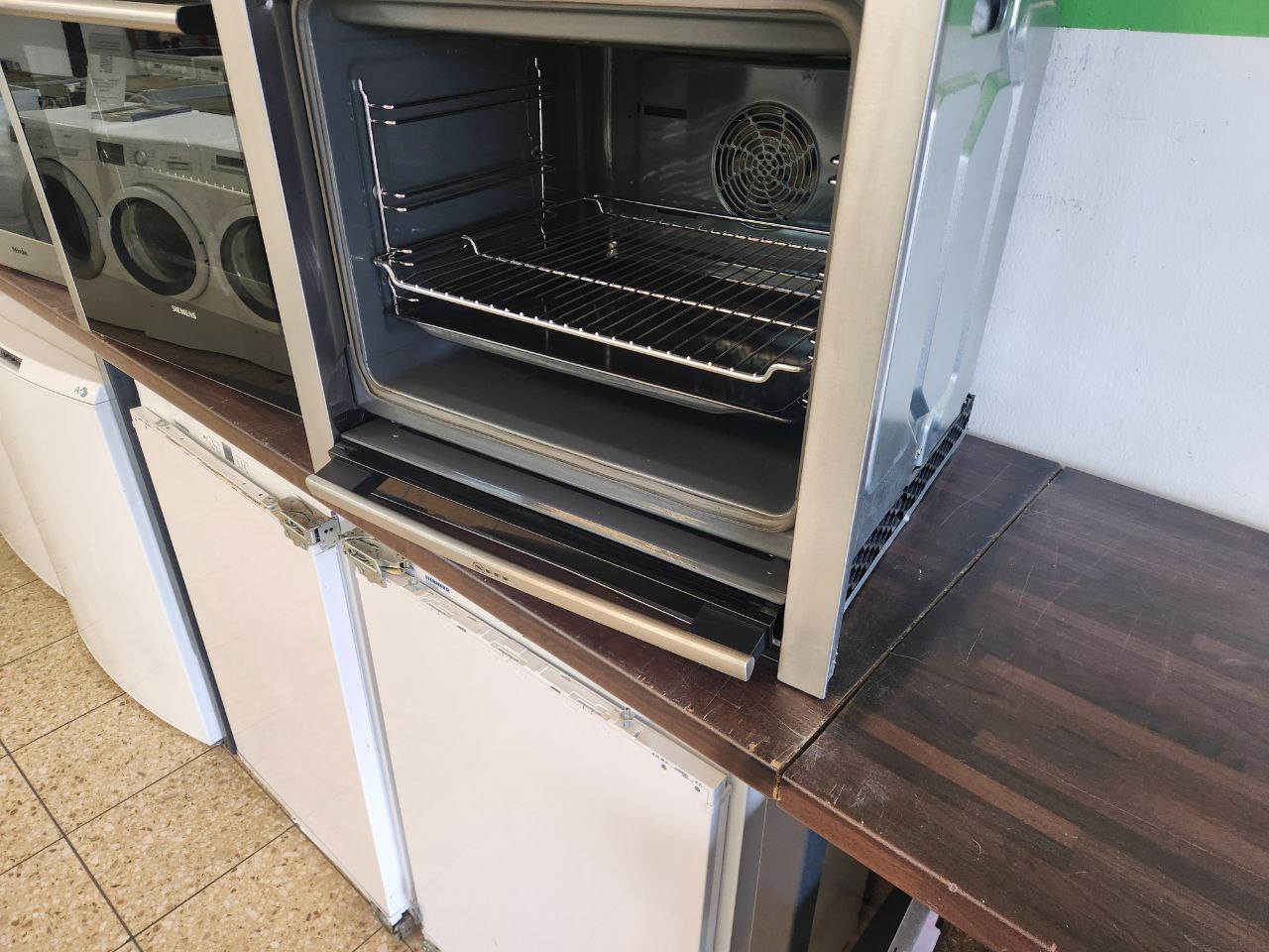 Neff autarker Backofen. Slide & Hide