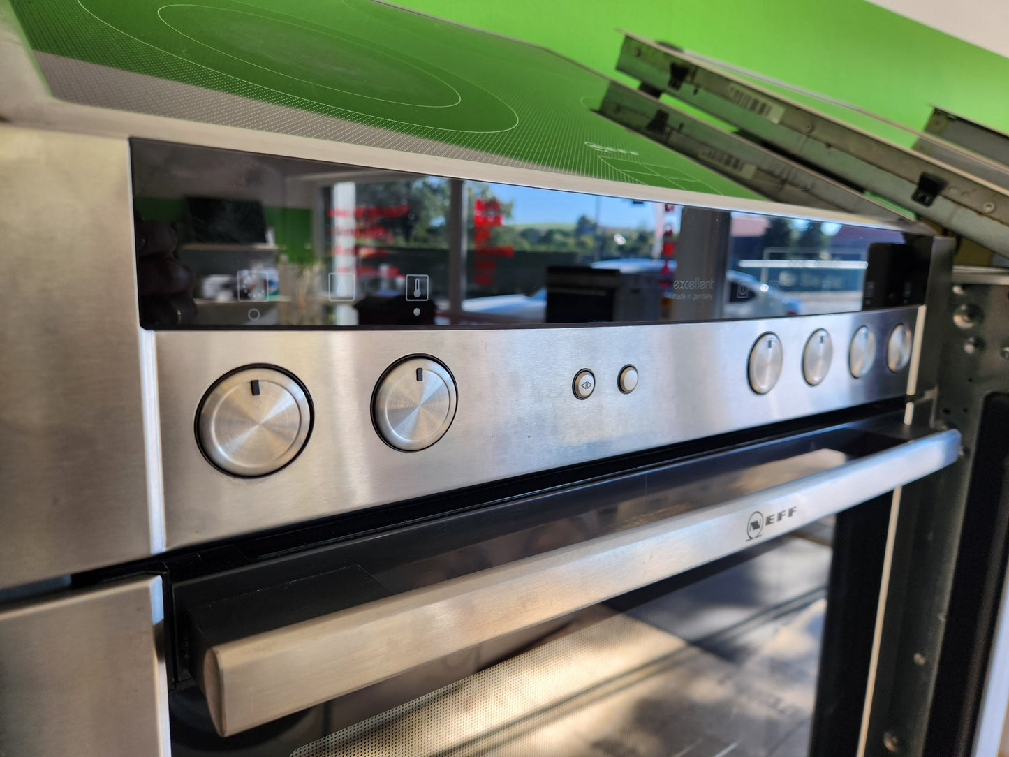 Neff E-Herd mit Ceranfeld