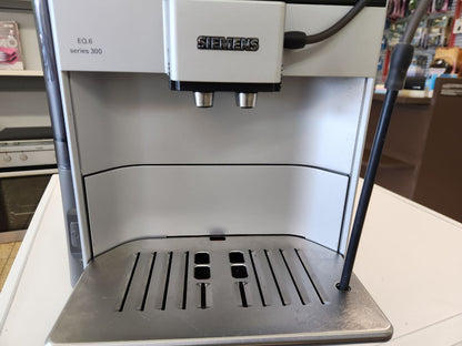 Siemens EQ.6 s300 Kaffeevollautomat - Haushaltsgeräte 