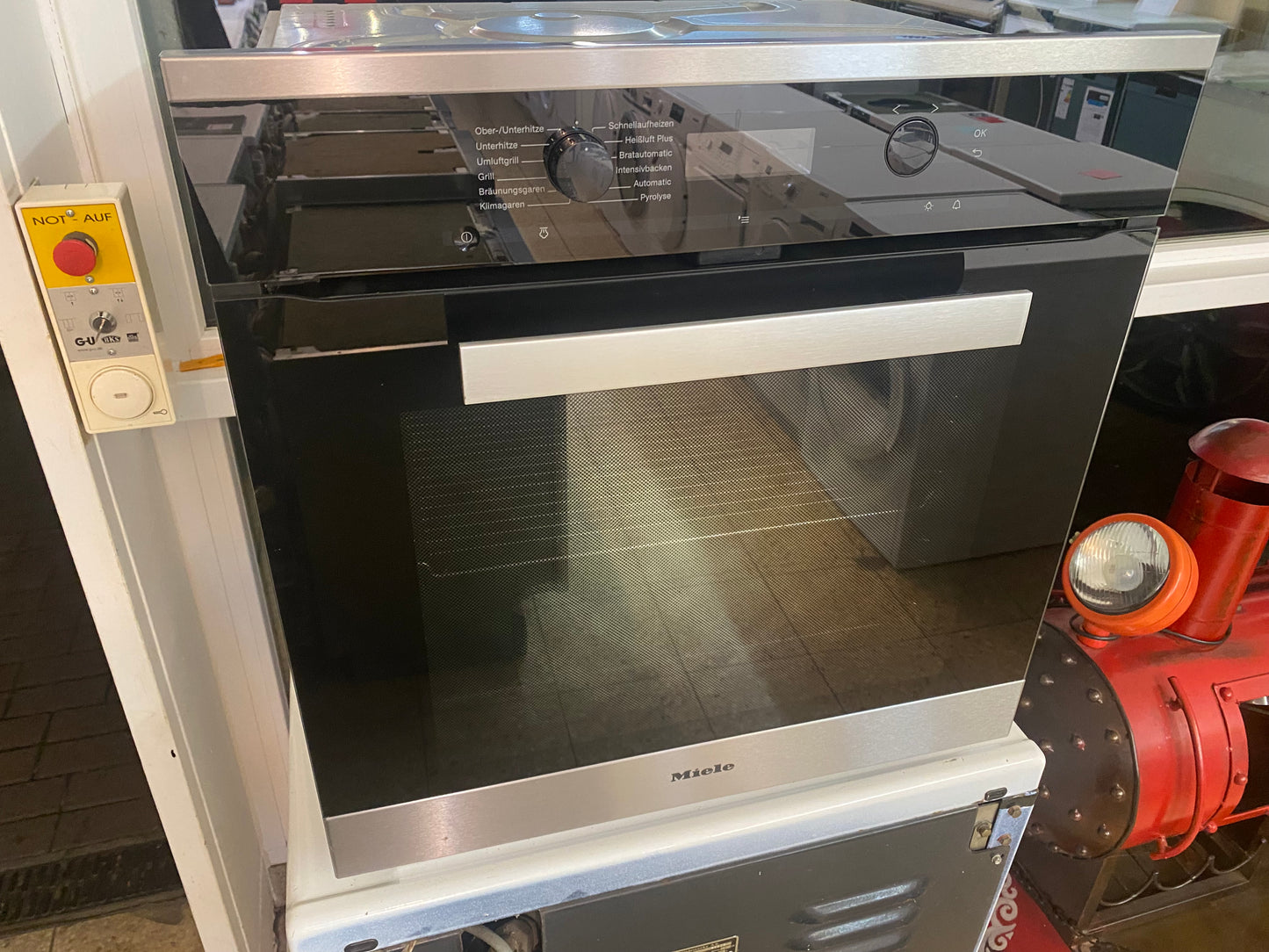 Miele autarker Backofen A+ mit Pyrolyse