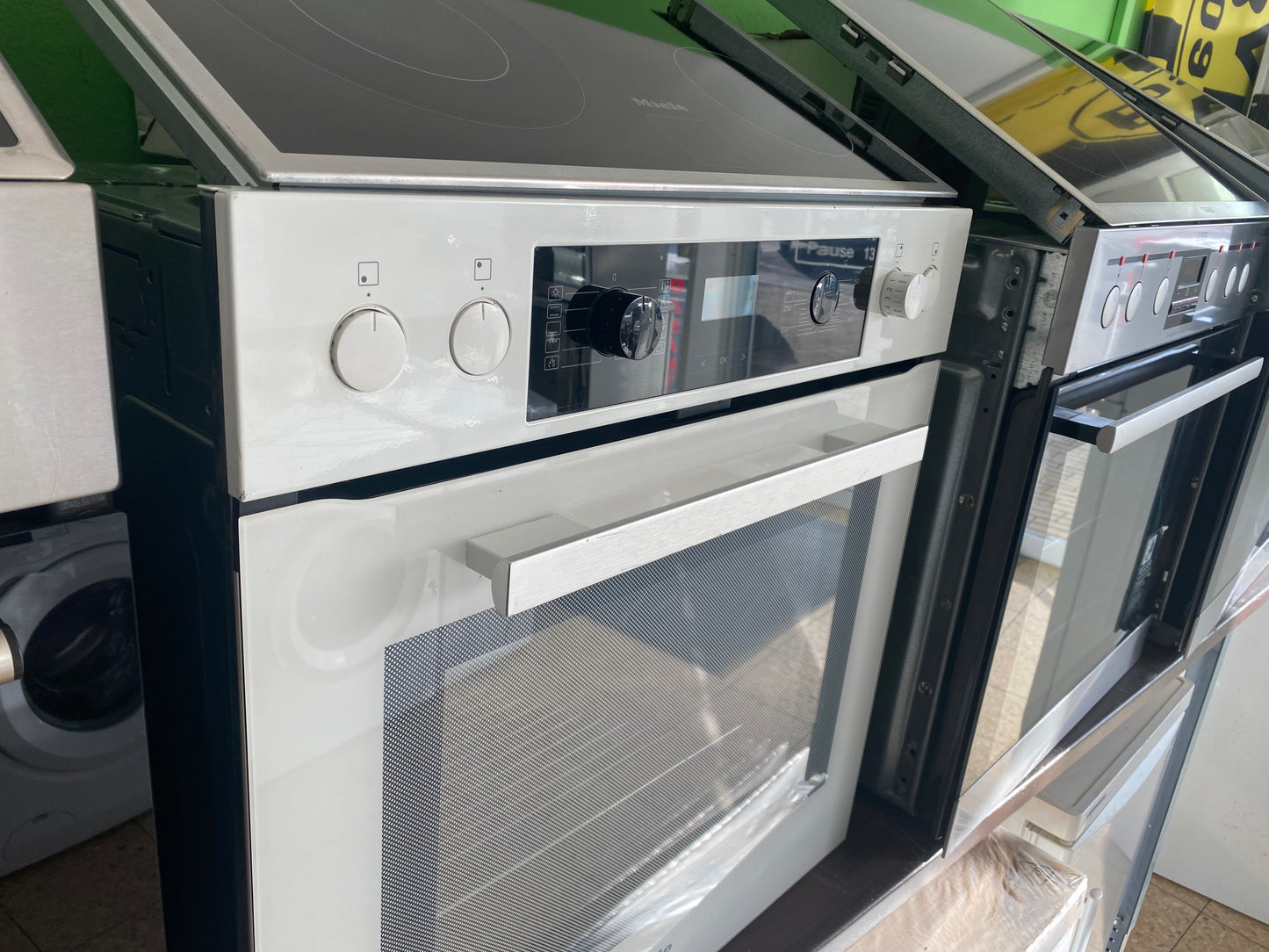 Miele E-Herd mit Ceranfeld+ Pyrolyse