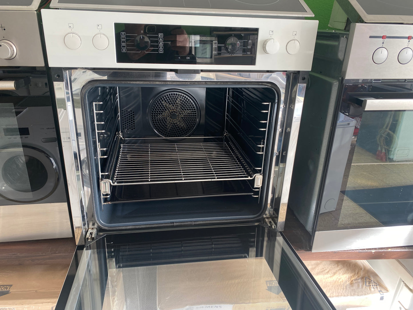 Miele E-Herd mit Ceranfeld+ Pyrolyse