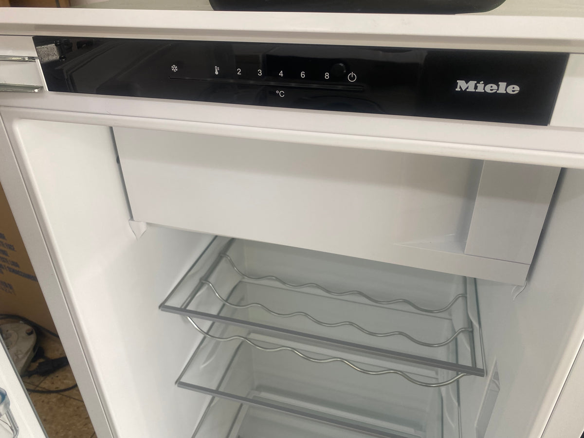 Miele K 7318 D Einbaukühlschrank