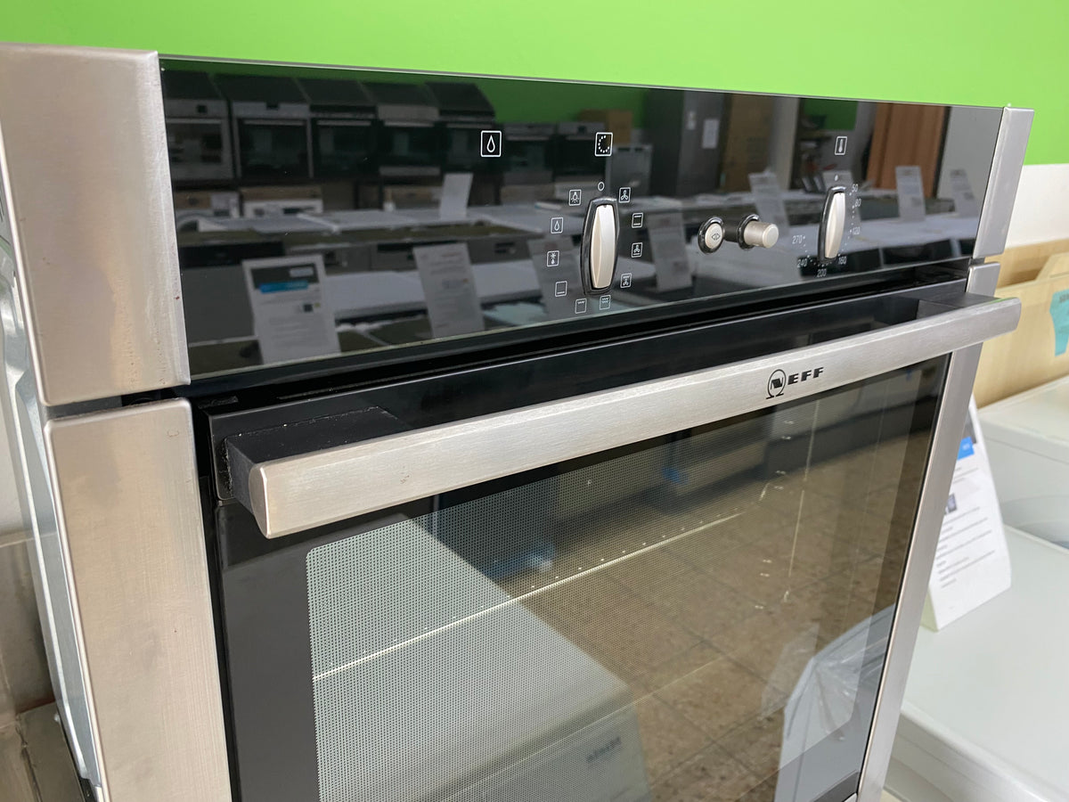 Neff self-contained oven. Slide &amp; Hide®