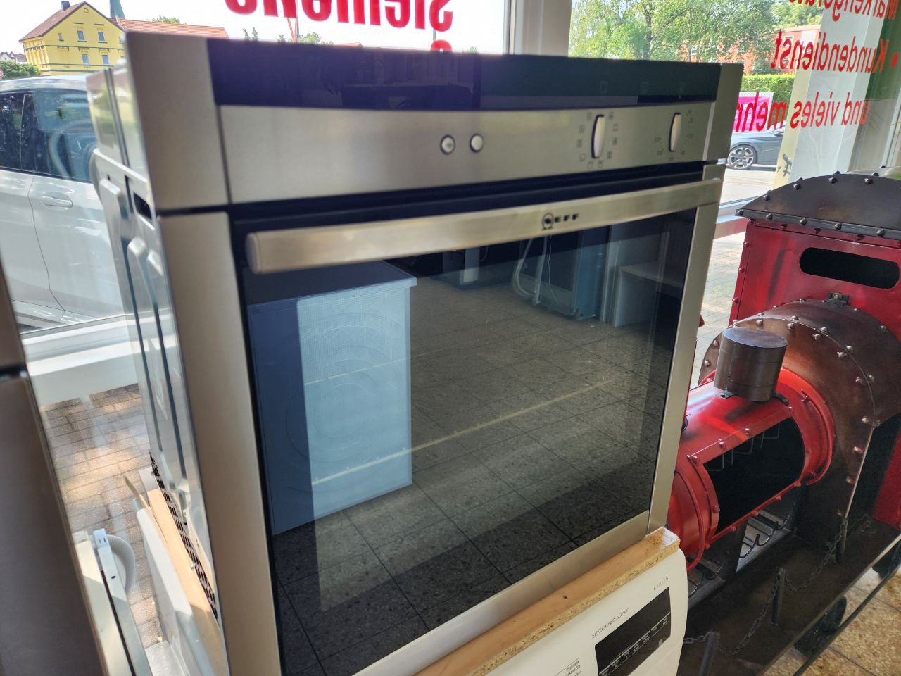 Neff autarker Backofen. Slide & Hide®. Top Zustand!