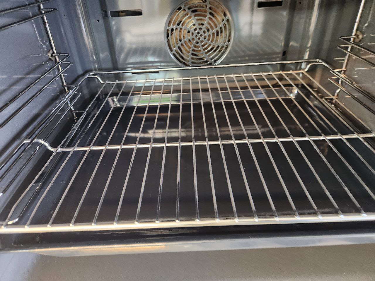 Neff autarker Backofen. Slide & Hide